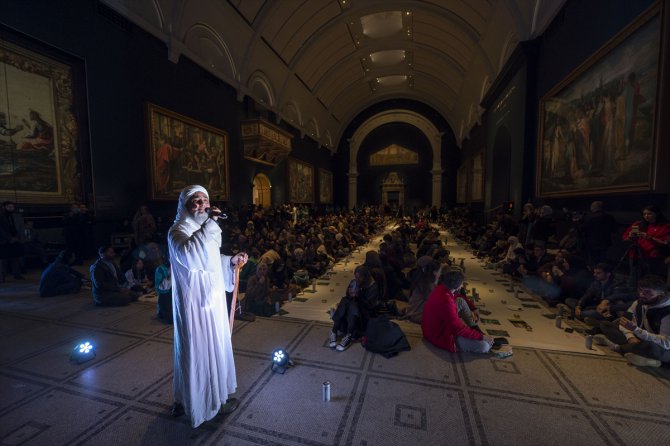 Londra'nın ünlü Victoria ve Albert Müzesi'nde toplu iftar programı düzenlendi