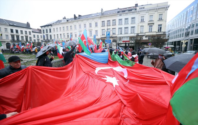 Brüksel'de İranlı Azerbaycan Türklerinden rejim karşıtı protesto