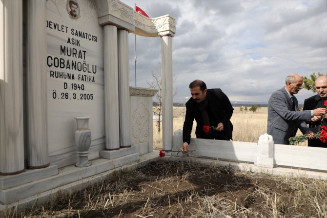 Devlet sanatçısı Murat Çobanoğlu, vefatının 18. yılında Kars'taki mezarı başında anıldı