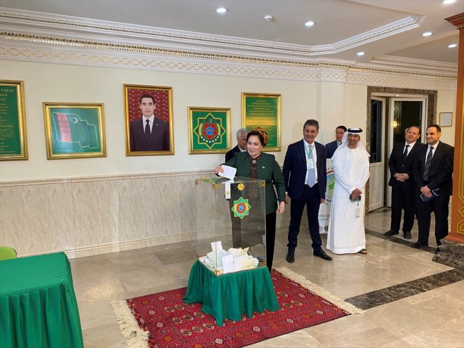 Türkmenistan’da seçimler kültürel etkinliklerle bayram havasında düzenleniyor