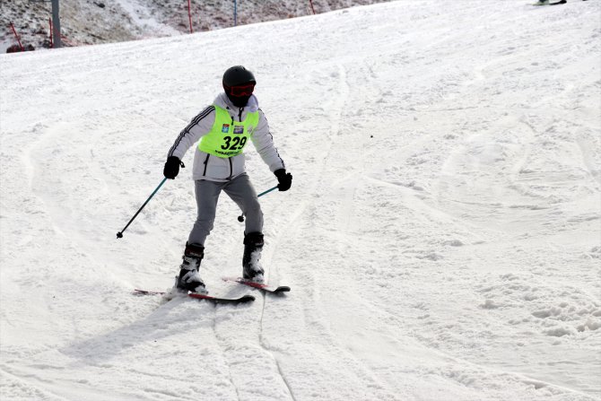 Erzurum'da "Kayak Türkiye Birinciliği Alp Disiplini Yarışları" başladı