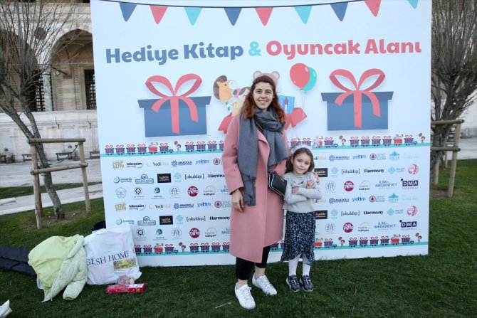 İstanbul'da depremzede çocuklar için kitap ve oyuncak toplandı