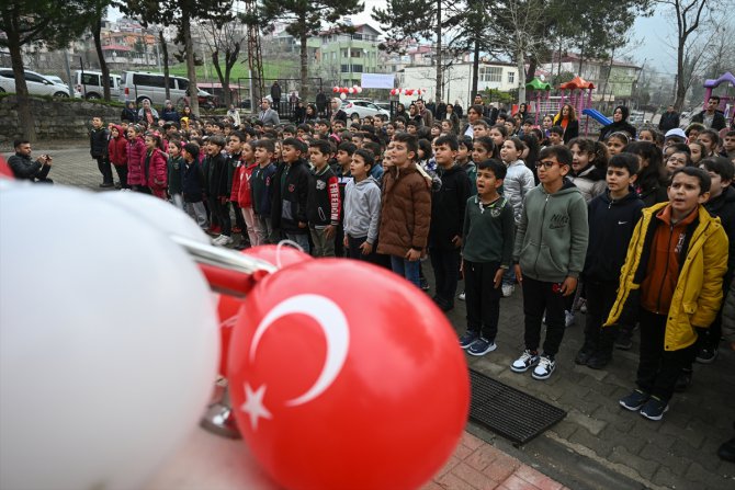 Kahramanmaraş'ta depremlerden 49 gün sonra okullarına dönen öğretmen ve öğrenciler duygularını anlattı