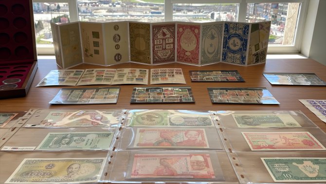 Karabük'te lise öğrencisi, 80 ülkenin parasını topladığı koleksiyonunu sergiledi
