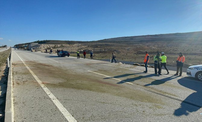 Karaman'da 2 motosikletin koyun sürüsüne çarpması sonucu 4 kişi yaralandı