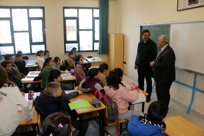 GÜNCELLEME 2 - Malatya'nın 8 ilçesinde depremden 49 gün sonra eğitim-öğretim başladı