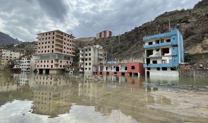 Yusufeli'nin eski ilçe merkezi baraj suları altında kalmaya başladı