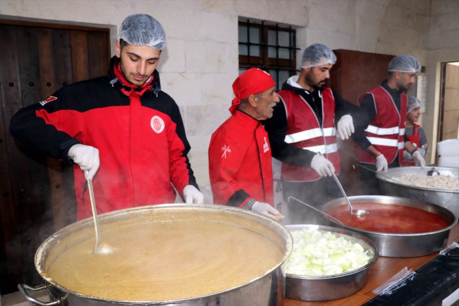 ANDA Derneği, Adıyaman'da günde bin kişiye iftar ve sahurda yemek dağıtıyor