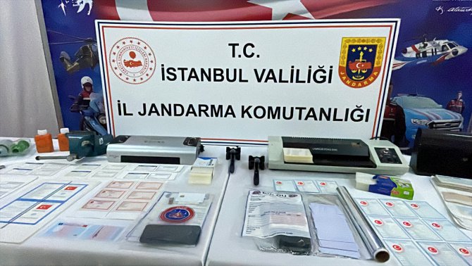 İstanbul'da sahte sürücü belgesi ve kimlik düzenleyen 2 şüpheli tutuklandı