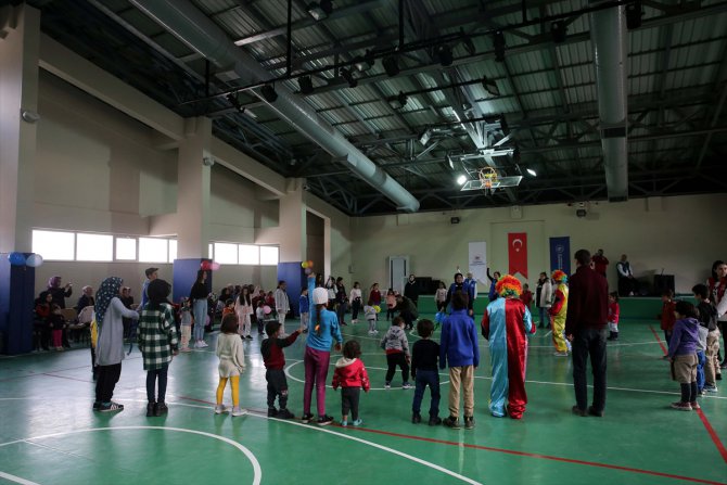 Tokat'ta gönüllü gençler depremzede çocukların eğlenceli vakit geçirmesini sağladı