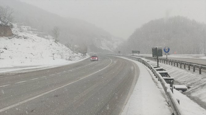 Bursa-Ankara kara yolunda kar etkili oluyor