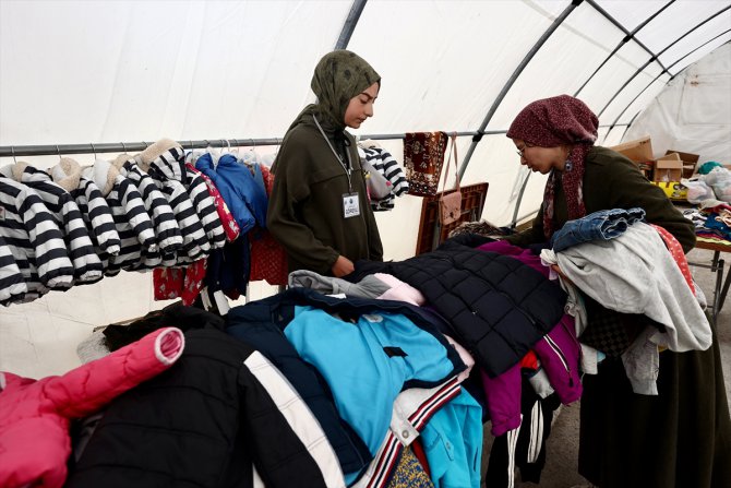 Depremi Yayladağı'nda yaşayanlar, ilçeye sığınan afetzedeler için gönüllü oldu