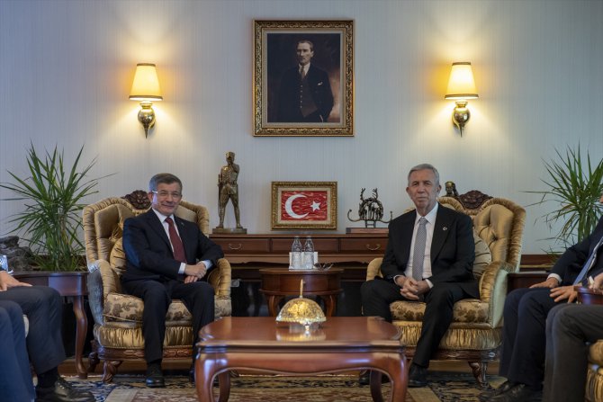 Gelecek Partisi Genel Başkanı Davutoğlu, ABB Başkanı Yavaş'ı ziyaret etti