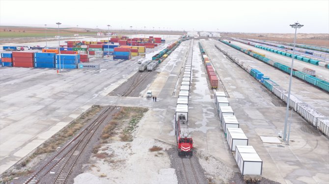 Konya'dan trenle 64 konteyner deprem bölgesine gönderildi