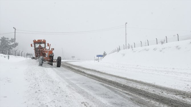 Kütahya-Bursa kara yolunda kar etkili oluyor