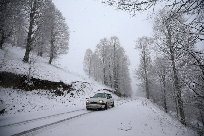 Trabzon'un yüksek kesimlerinde kar yağışı etkili oldu