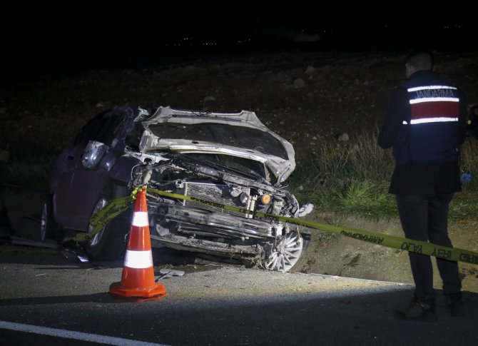 Uşak'ta şarampole devrilen otomobilin sürücüsü öldü
