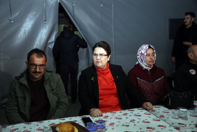 Aile ve Sosyal Hizmetler Bakanı Yanık, Osmaniye'de iftar programına katıldı: