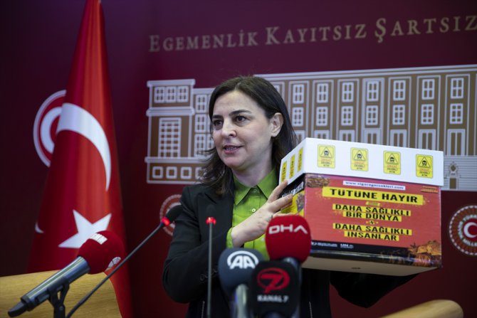 AK Parti'li Durgut, gençlerin topladığı izmaritleri çok uluslu sigara şirketlerine postaladı