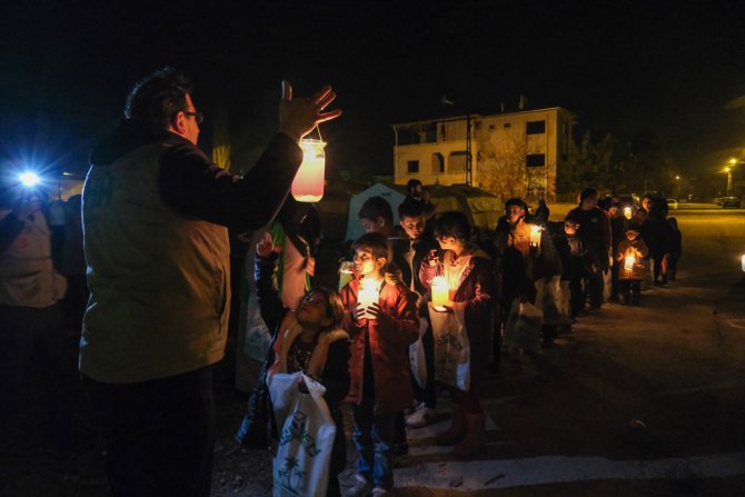 Bursalı İHH ekipleri ve gönüllüler depremzedeleri ramazanda da yalnız bırakmadı