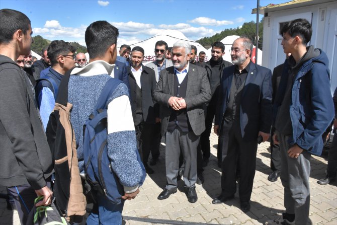 HÜDA PAR Genel Başkanı Yapıcıoğlu, Adıyaman'da depremzedelerle bir araya geldi