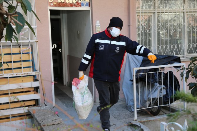 Konya'da bir evden 5 kamyon çöp çıktı