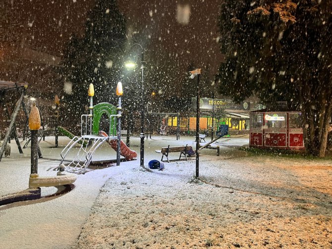 Sakarya kent merkezi ve ilçelerinde kar etkili oluyor