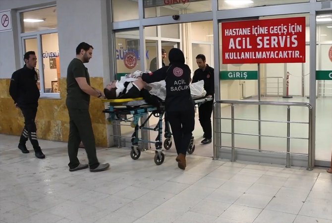 Sivas'ta devrilen minibüsteki 1 kişi öldü, 8 kişi yaralandı