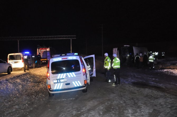 Yozgat'ta yolcu otobüsü devrildi, 1 kişi öldü, 25 kişi yaralandı