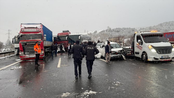GÜNCELLEME 2 - Anadolu Otoyolu'nun Bolu kesiminde zincirleme kaza ulaşımı aksattı