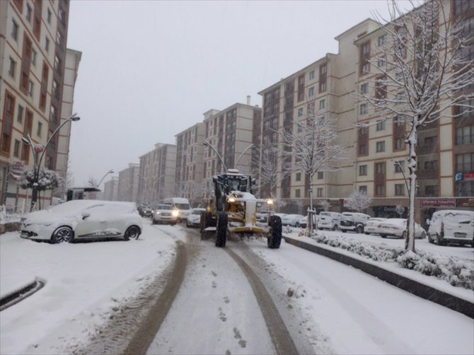 Diyarbakır, Şırnak ve Siirt'te kar etkili oldu