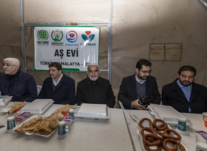 HÜDA PAR Genel Başkanı Yapıcıoğlu, Malatya'da depremzedelerle iftar yaptı