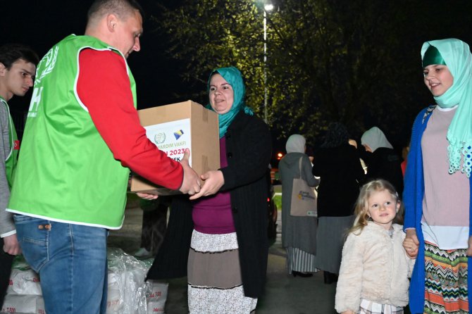 İHH, Bosna Hersek'te ihtiyaç sahiplerine 240 gıda kolisi dağıttı