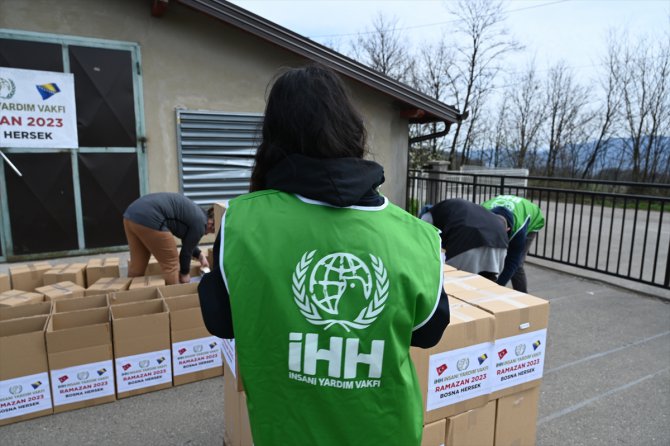 İHH, Bosna Hersek'te ihtiyaç sahiplerine 240 gıda kolisi dağıttı
