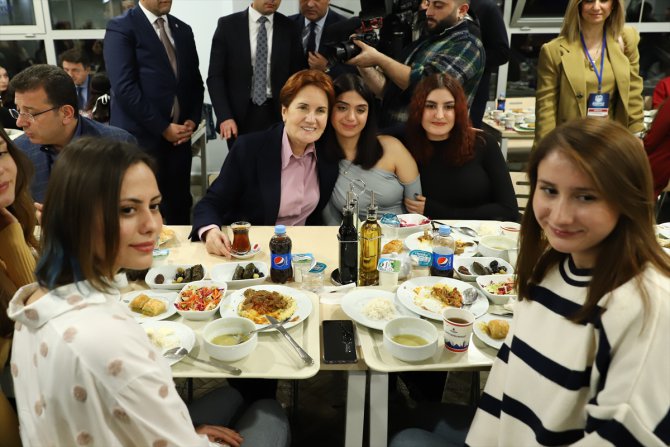 İYİ Parti Genel Başkanı Akşener, üniversite öğrencileriyle iftar yaptı