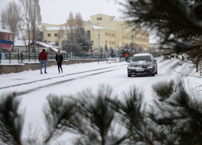 Erzurum, Kars ve Ardahan martın son gününde karla kaplandı