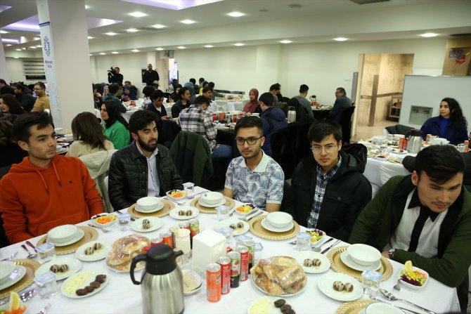 Kayseri'de yabancı uyruklu üniversite öğrencileri iftarda buluştu