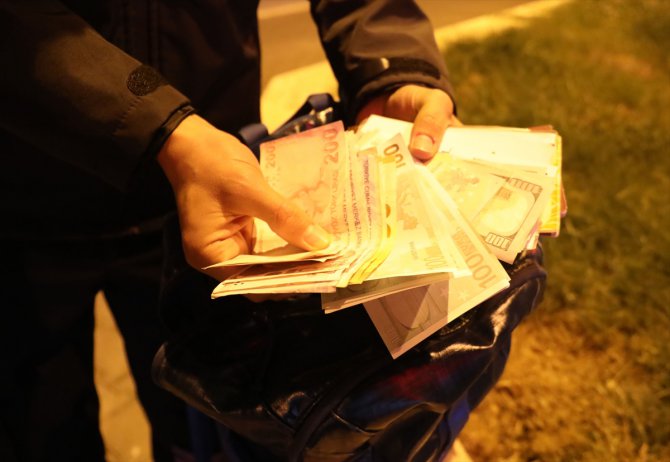 Marmaris'te özel güvenlik görevlileri içinde para bulunan çantayı sahibine ulaştırdı