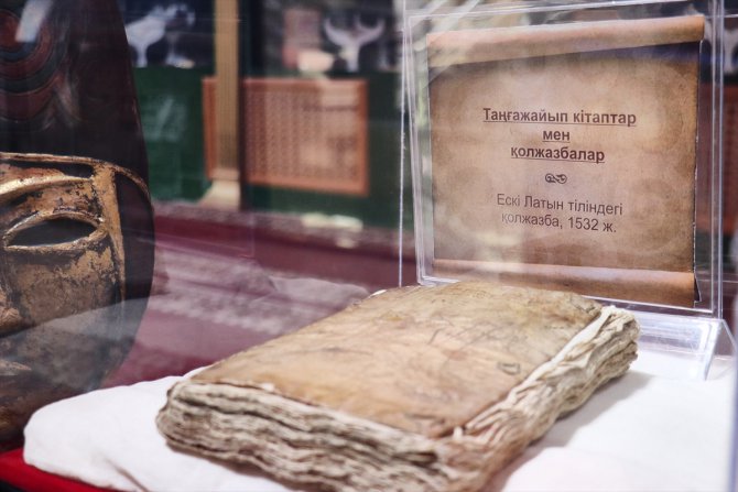 Kazakistan’da insan derisiyle kaplı 5 asırlık el yazması gizemini koruyor