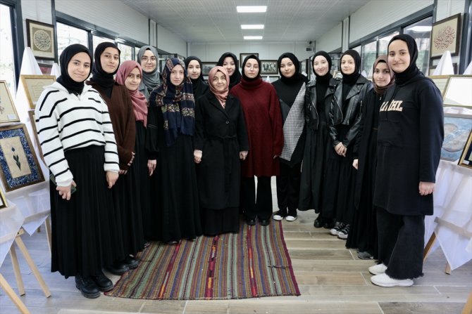 Konya'da lise öğrencileri konteyner almak için sergi açtı