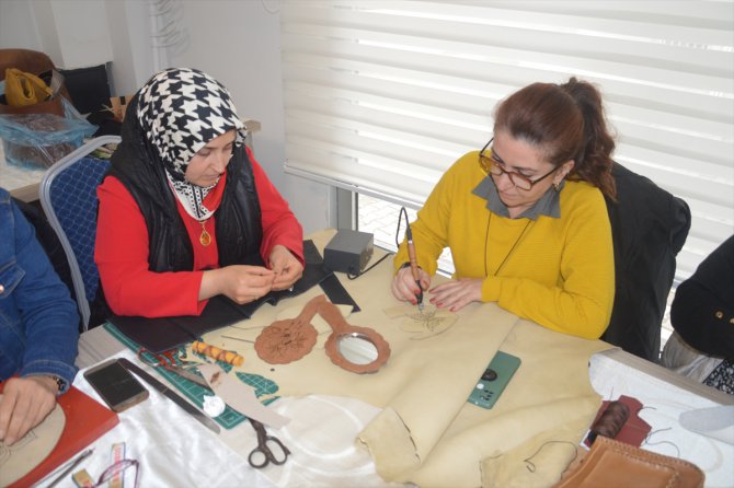 Sakarya'da kadınlar el emeğiyle yemeni üretiyor