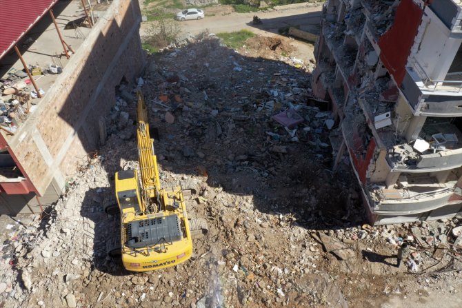 Depremin etkilediği Kırıkhan'da enkazın yüzde 54'ü kaldırıldı