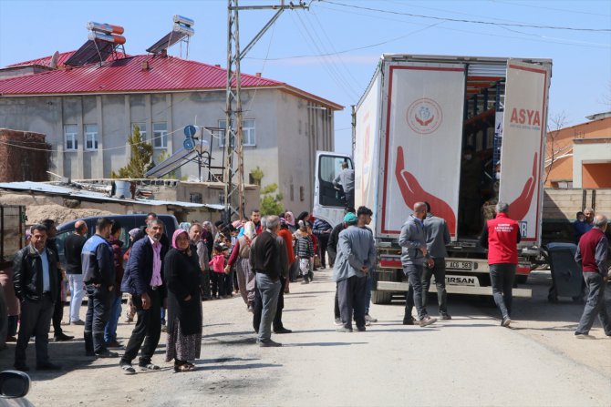 Kahramanmaraş'ta ASYA mobil sosyal market tırı yardımları en ücra köylere kadar ulaştırıyor