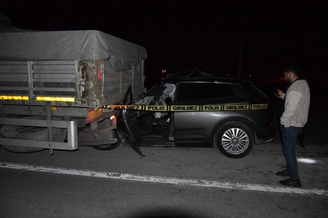 Konya'da otomobilin tıra çarptığı kazada 2 kişi yaralandı