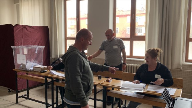 Konya'daki çifte vatandaşlar Bulgaristan'daki seçimler için sandık başına gitti