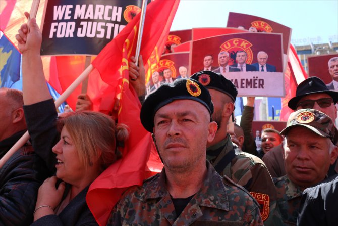 Kosova'da, Lahey'de yargılanacak UÇK komutanlarına destek gösterisi
