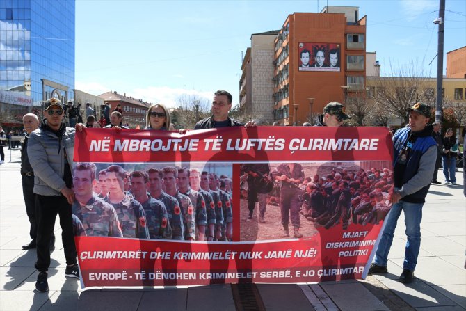 Kosova'da, Lahey'de yargılanacak UÇK komutanlarına destek gösterisi