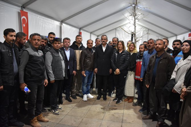 Milli Eğitim Bakanı Özer, Adıyaman'da depremzede öğretmenlerle iftar yaptı