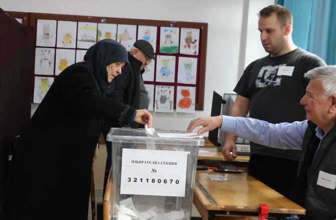 Sakarya ve Kocaeli'de yaşayan çifte vatandaşlar, Bulgaristan'daki seçimler için oy kullanıyor