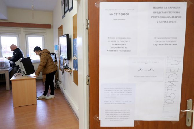 Trakya'da yaşayan çifte vatandaşlar, Bulgaristan'daki seçimler için oy kullanmaya başladı